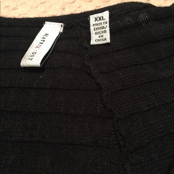 Beautiful Black warm pullover sweater - Picture 2 of 4